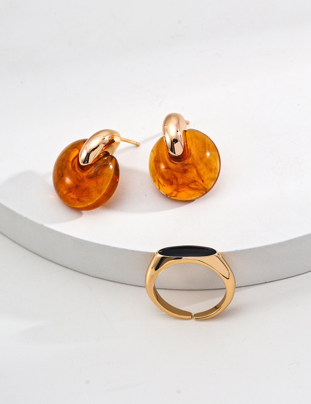 Vintage Amber-Inspired Dome Earrings ā 925 Silver Studs